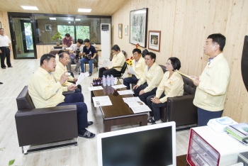 폭염피해 축산농가 방문 대표이미지