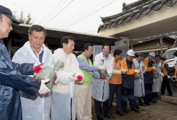 김응규 경북도의회 의장, 경주 지진피해 긴급복구 현장 방문 대표이미지